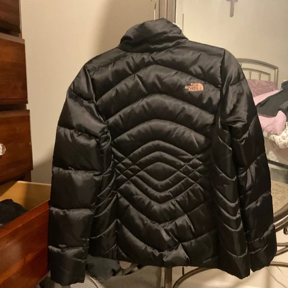 Woman’s north face down jacket size medium - Picture 4 of 5